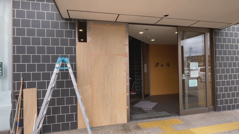 「アクセルを踏み間違えた」高齢男性運転の車がホテル出入り口に突っ込む　鳥取・米子市