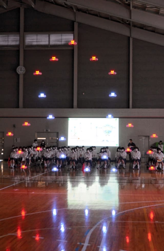 Fantastic show of 30 LED-equipped drones flying in formation Fukushima Innovation Promotion Organization holds on-site lecture at Koriyama Women's University High School