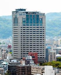 Hyogo Prefectural Police arrests 33-year-old office worker for reselling other people's accounts. Possibly buying through SNS?