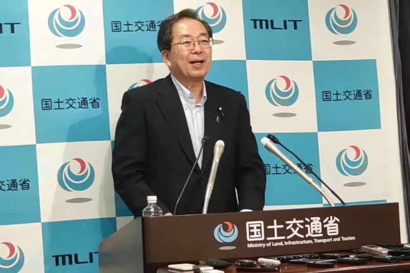 Approval instruction to Okinawa prefectural governor "appropriate"; Minister of Land, Infrastructure, Transport and Tourism Saito avoids mentioning a deadline for design changes for construction of new Henoko base...