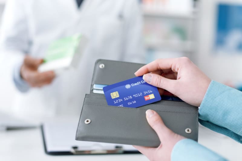 Which is better: credit card or debit card?If you want to accumulate points, use a credit card?