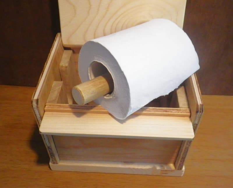 I made a toilet paper box that can be cut with one hand.