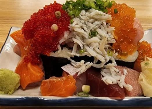 [Popular Saitama Autumn Gourmet Articles] The sushi toppings seem to be overflowing from the plate!Happy screams of “Koboreju”…