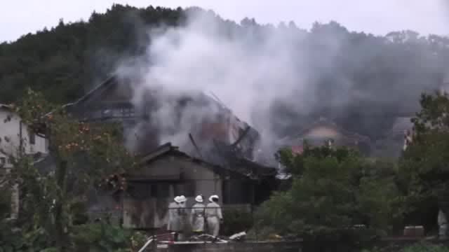 ⚡｜[Breaking News] House fire in Shinichi-cho, Fukuyama City, XNUMX fire trucks dispatched, woman in her XNUMXs injured