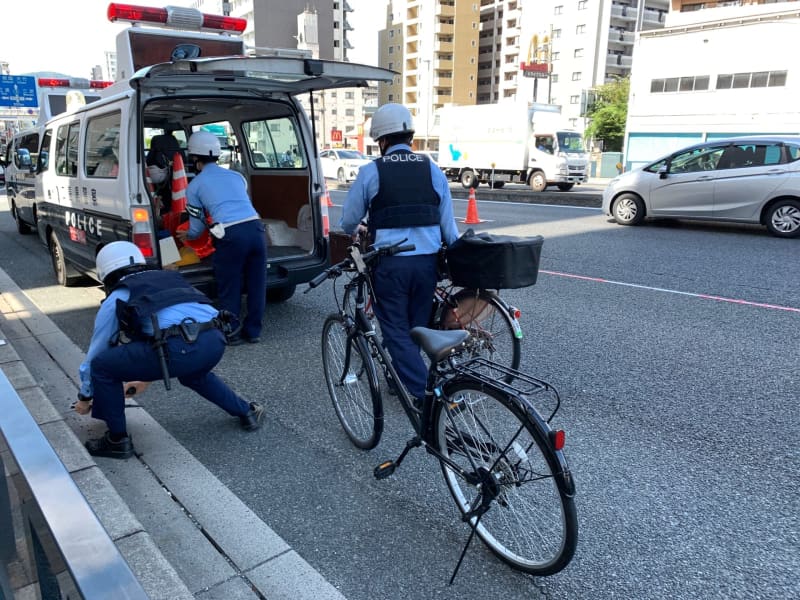 [Breaking News] A car and two bicycles collide on National Route 2, and an elderly woman on a bicycle who was crossing near a crosswalk is injured Hiroshima
