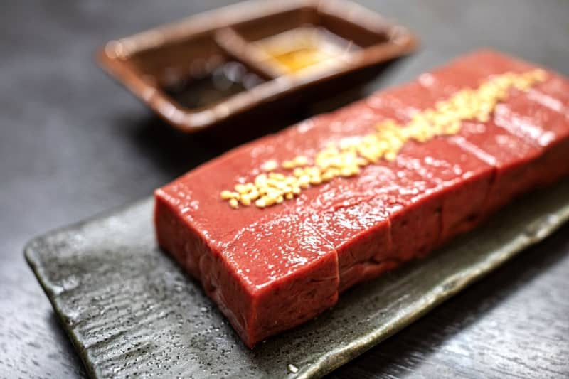 孤独のグルメに登場！東京・八王子市の街場焼肉の最高峰で味わえるレバブツ焼