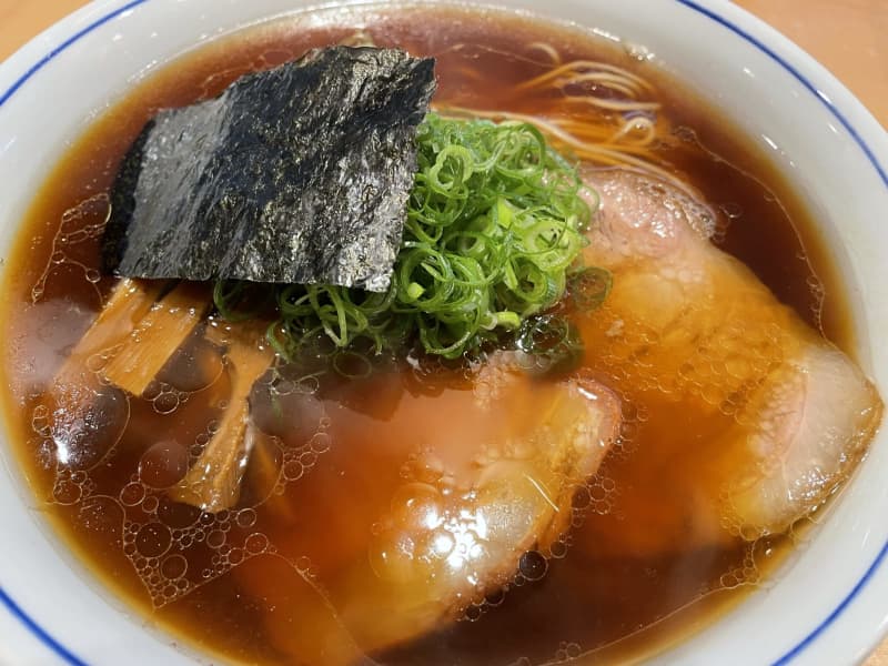 横浜で行列必至の人気ラーメン店！こだわりの自家製麺とスープが奏でる至高の一杯