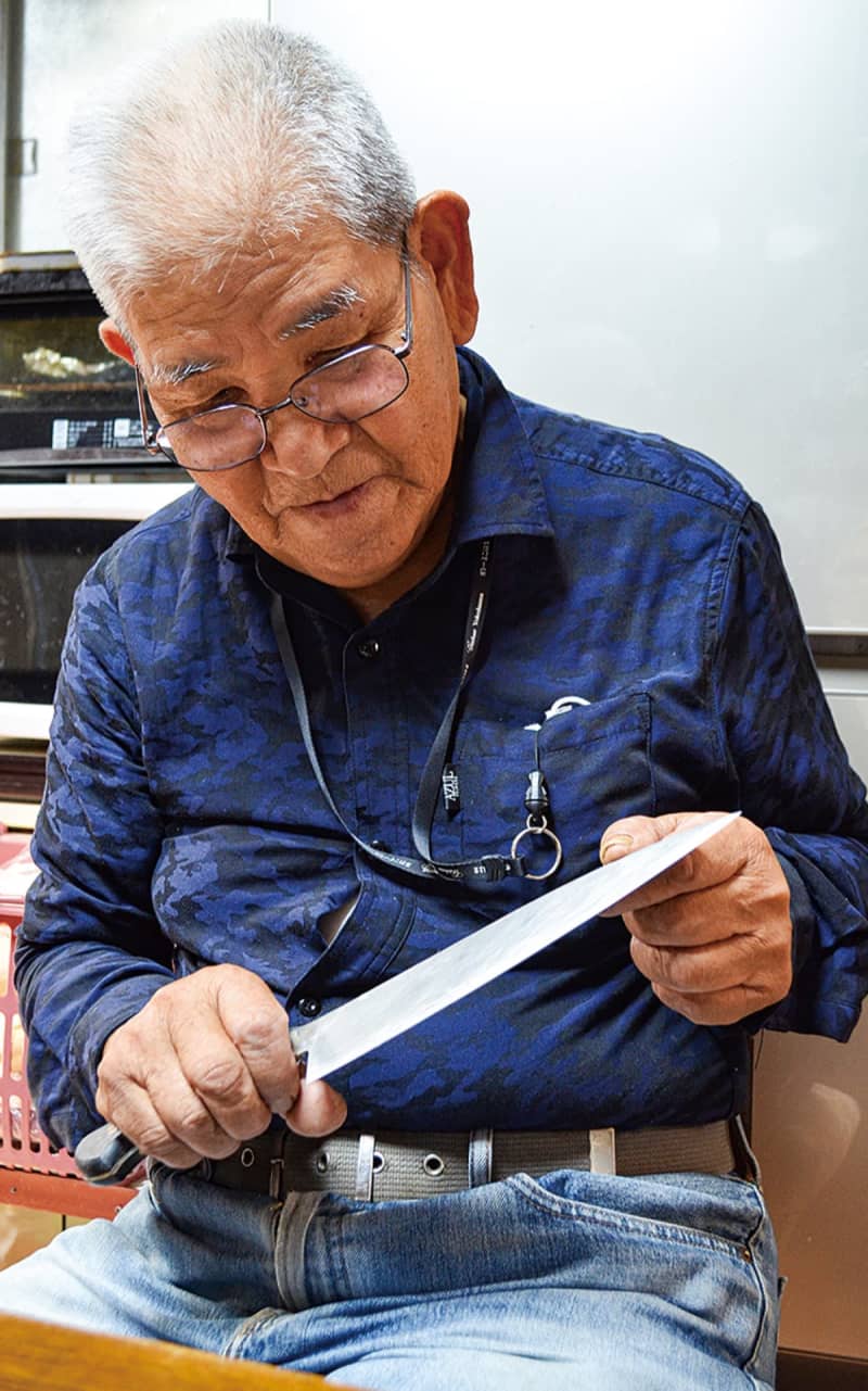 Noboru Uno, a resident of Koajiro, receives the Order of the Rising Sun, shining light on his long life as a chef in Miura City