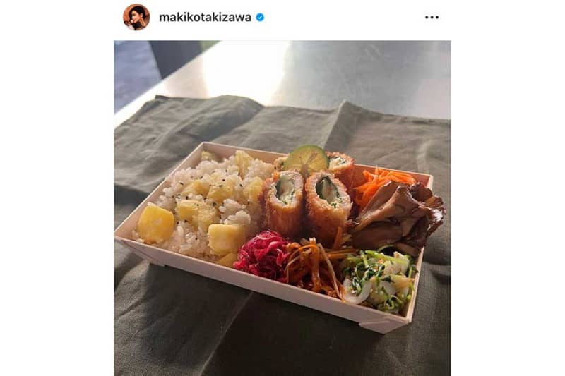 ``I tried making sweet potato rice.'' Makiko Takizawa's homemade lunch box looks delicious with the taste of autumn.