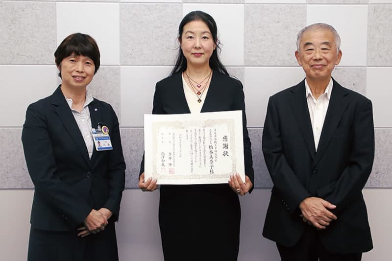 Nippon Roshiki Kogyo makes a donation to the executive committee for the 80th anniversary of the Minami Ward system in Minami Ward, Yokohama City