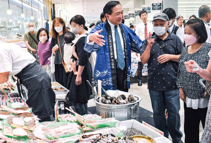 Governor Kuroiwa promotes Fukushima marine products at Aeon Style Tennocho, Hodogaya Ward, Yokohama City