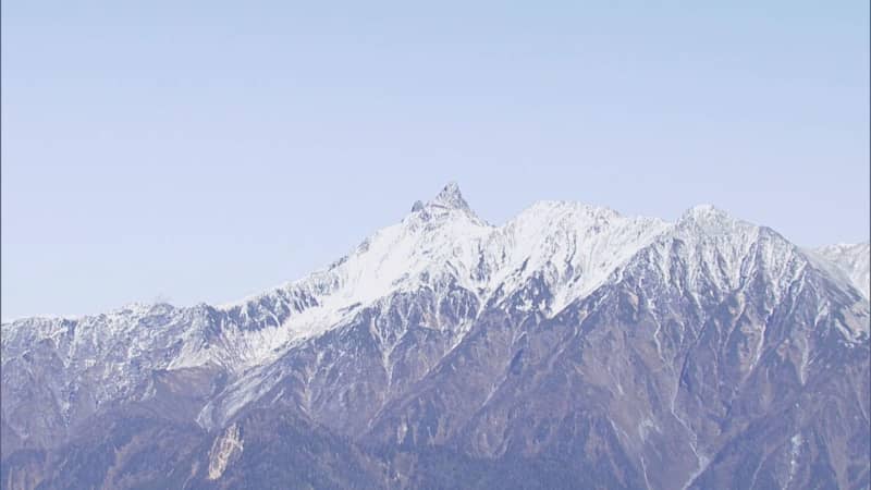 槍ヶ岳飛騨乗越付近の登山道で雪に埋もれた女性が見つかる その場で死亡を確認 40代から60代ぐ…