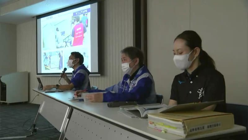 Briefing session for first aid staff watching over runners at the ``Okayama Marathon'' Medical personnel and others volunteer to participate...