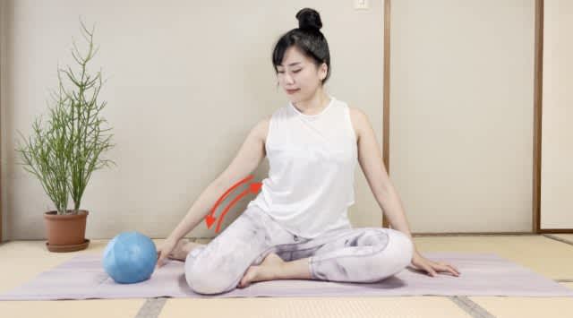 Easy while lying down!"Single leg circle" to soften the hip joints
