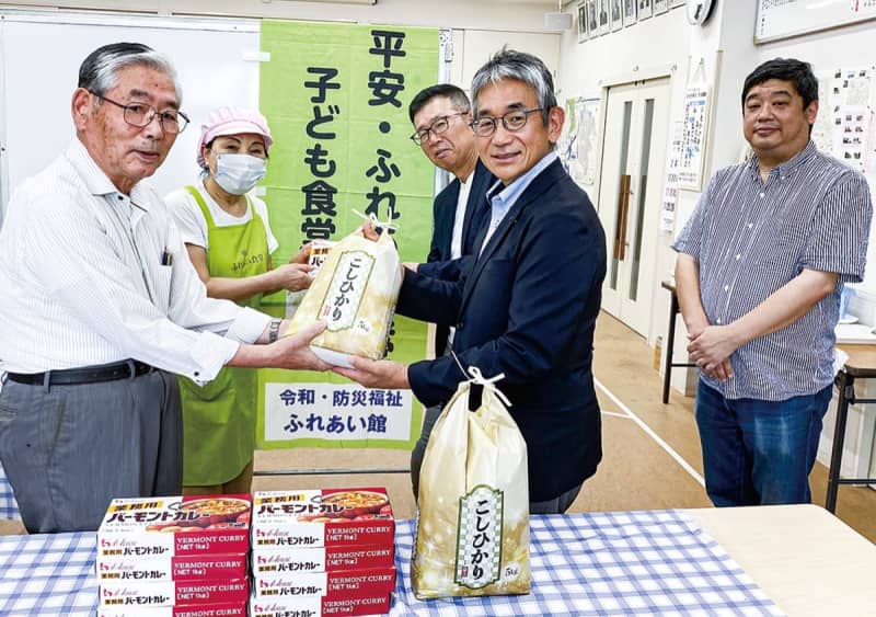 Yokohama Tsurumi Kita Rotary Club donates rice to children's cafeteria in Tsurumi Ward, Yokohama City