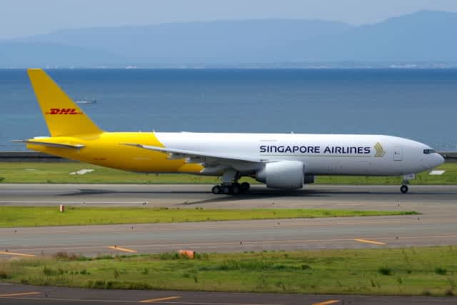 DHL & Singapore Airlines begin operating cargo planes to/from Centrair in North America! 777F