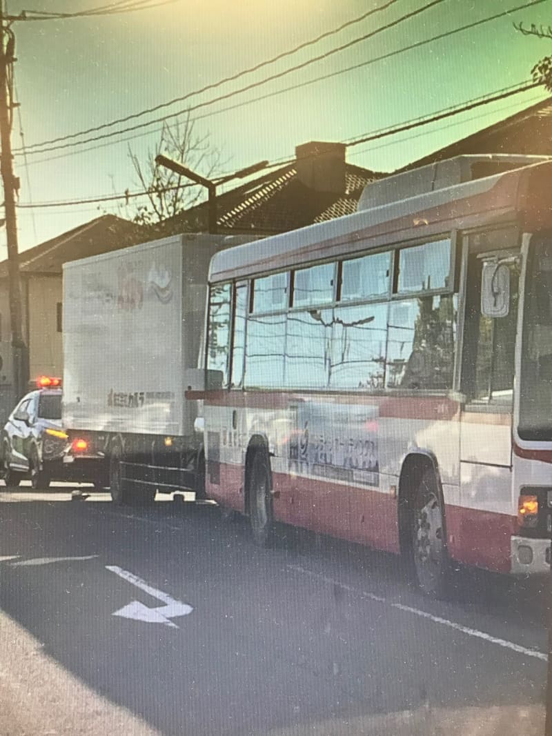 ⚡｜【速報】バスとトラックの衝突事故　けが人発生　富谷