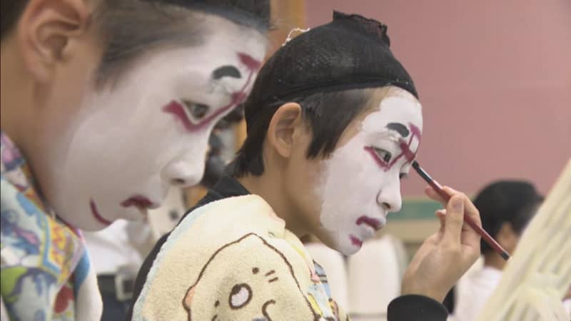 小学生が歌舞伎のメイク“隈取”に挑戦　来月には児童たちの歌舞伎も披露　岐阜・飛…