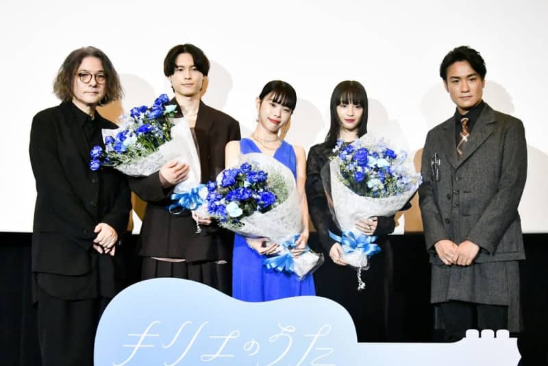 松村北斗 クランクインはラブシーン！監督の「服を脱いだら美しすぎて…」にたじたじ