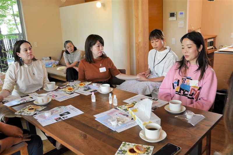 Miscarriages, stillbirths, love for children, and sadness ``A place to talk is salvation'' The Kumamoto Prefecture Midwives Association has opened an ``Angel Café'' in Kumamoto City...