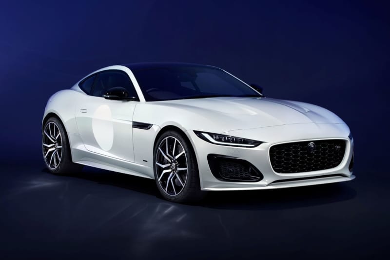 12 special limited edition models of the last F-Type equipped with a Jaguar engine