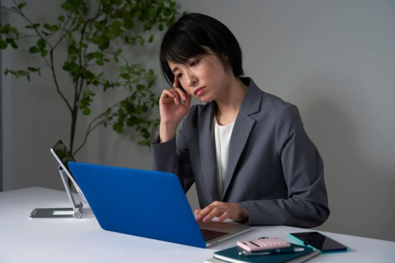 転職先で「うちは30時間の固定残業制だから、残業しないと給料は減るよ」と言われました。これって…