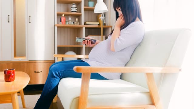 Housewife planning to give birth to her second child: ``My family budget is in the red, but I have a developmental disability that makes it difficult to work... How can I save money for education?''