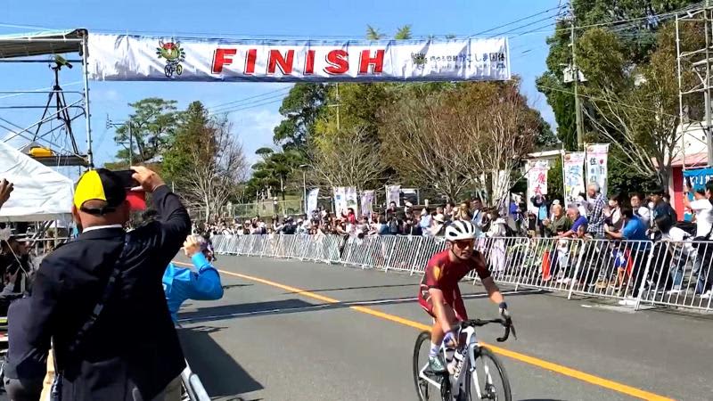 Winners in women's individual cycling and adult men's individual races, runner-up in boys' individual races, Kagoshima National Athletic Meet in action by Mie prefecture athletes