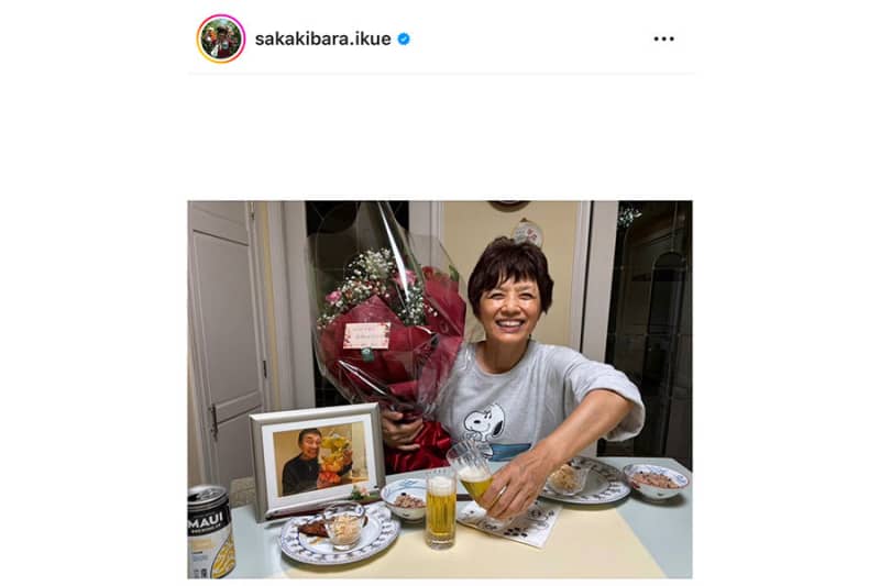 Ikue Sakakibara's second son receives a bouquet of flowers in place of her late husband's 36th wedding anniversary: ​​``It makes me cry''