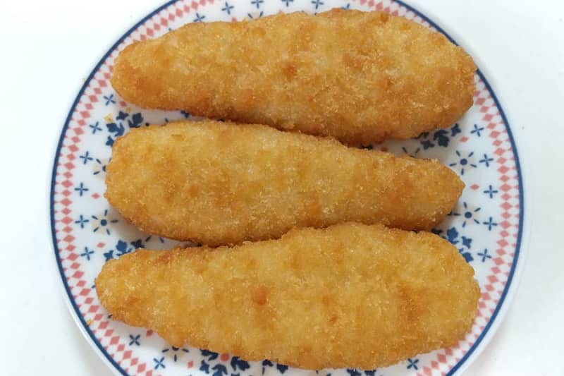 Substitute flour and eggs for mayonnaise. ``No-fry'' fried chicken breasts are easy to make in the oven. ``Delicious even when cold.''