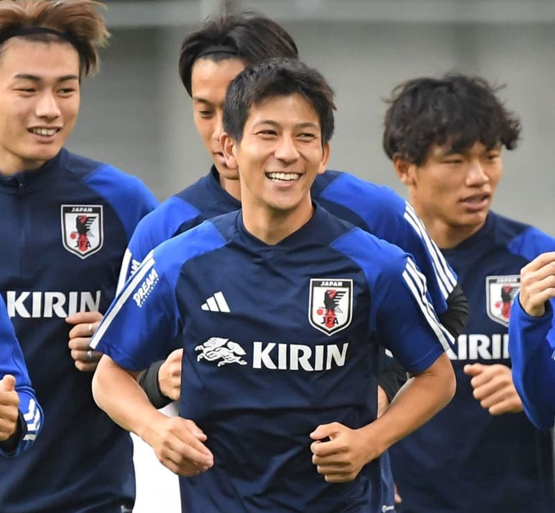 日本代表初選出の奥抜侃志が全体練習合流　左ウイング起用も「出たら何かを残す」J2大宮魂で「恥じ…
