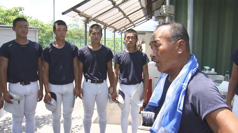 A close look at the players from Inabe Sogo Gakuen, who won the Mie High School Baseball Conference in the summer. Deliberating on “Call the August Baseball Clouds!”