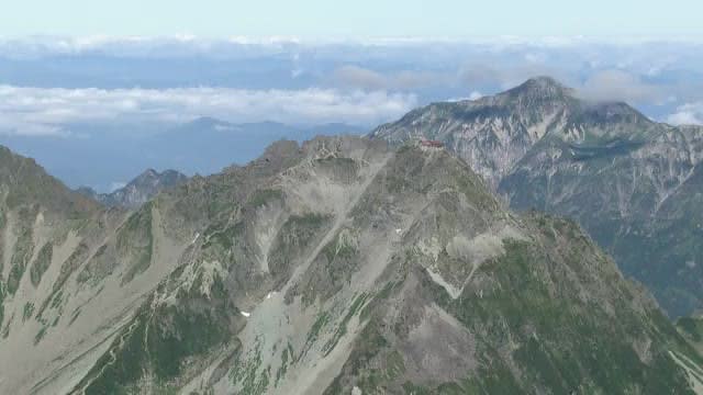 北アルプス北穂高岳で約20m滑落　助け求める声、笛の音…単独登山の68歳男性をヘリで救助
