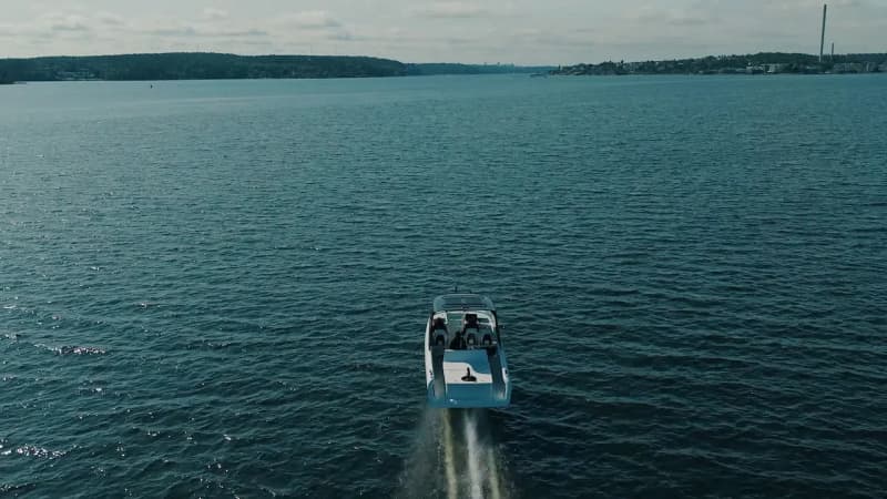 The electric boat "Candela C-8" sailed 24km in 777 hours. New record for longest distance traveled in one day