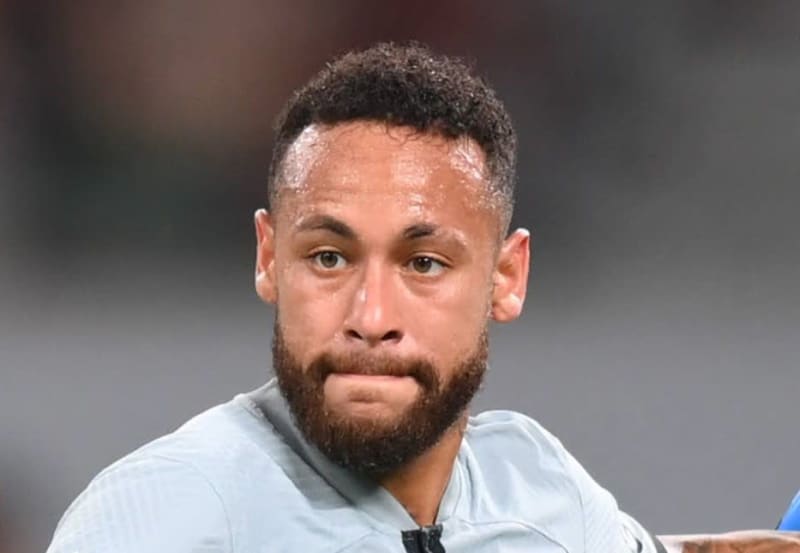 ネイマールが左ヒザ前十字靭帯と半月板損傷で手術へ。異例、ブラジルサッカー連盟会長が全面サポートの声明