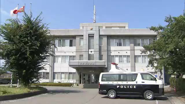 自転車の女子高校生が重傷　82歳運転の車と衝突　自転車が道路を横断しようとしたか、飛び出してきたか