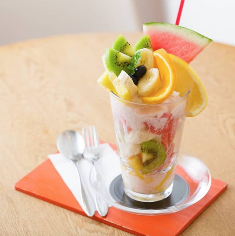 A “Fruit Cafe” with a seasonal feel The colorful parfait is also ingenious The owner is a connoisseur who used to work at the Kobe Central Wholesale Market