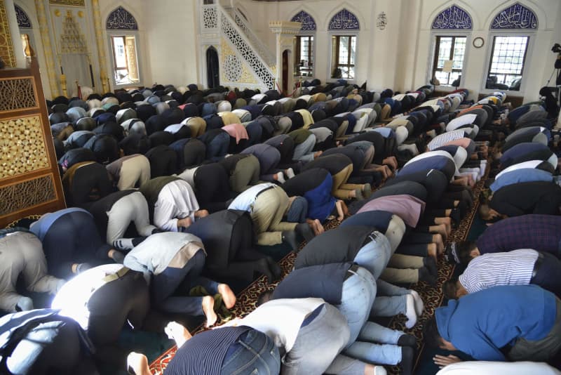 東京のモスク、ガザに祈り　集団礼拝で連帯、寄付も