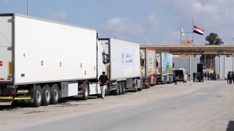 UN chief inspects checkpoint as aid supplies arrive late in Gaza; Is Israel's goal to "cut off all access"?