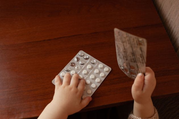 「お菓子感覚で28錠も…」子どもが大人用の薬を誤飲する事故相次ぐ。実際にあった「命に関わる」ケ…
