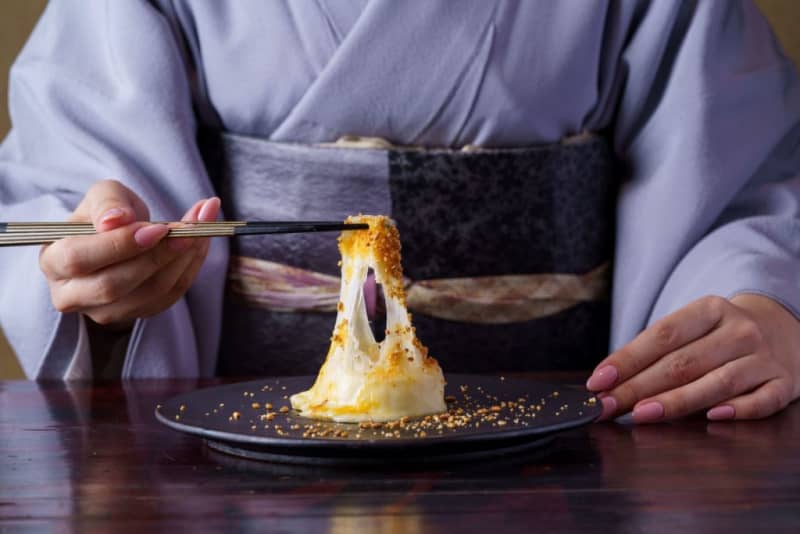 Selected as a five-star Hyogo!Melting grilled cheese kamaboko with a new texture, a new standard Kobe gift from a long-established pastry shop
