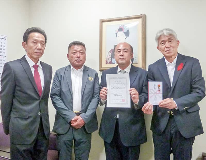 Isehara City Construction Industry Association donates to Goodwill Bank for welfare projects Isehara City