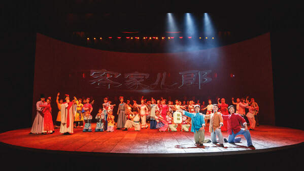 CCTV+：江西が夢中 － Tea Leaf Picking Opera：全舞台で並外れたパフ…