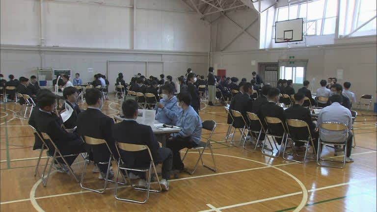 Making “local employment” an option: Exchange event between companies and high school students Learn about the benefits of employment within the prefecture and the rewarding work/Aomori/Hirosaki City