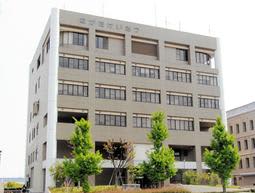 Motorcycle rider seriously injured in collision at intersection with one-way streets, Hyogo/Kobe