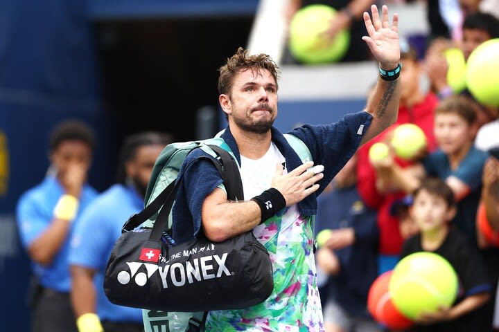 38-year-old Wawrinka, who lost his first match at a local tournament, reveals his current situation: ``I sometimes make the wrong shot selections because I'm tired.''