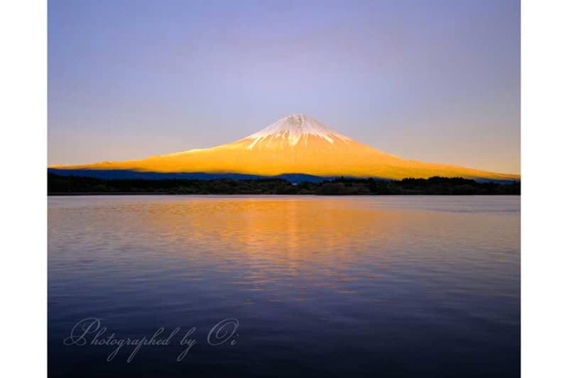 ``This might be Mt. Fuji, a once-in-a-century experience.'' A miraculous view from the lake, with 100 people paying attention to its golden glow