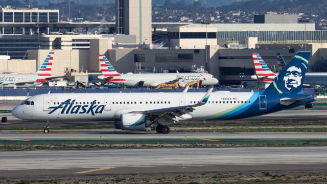 Alaska Airlines sells 10 retired A321neos to American Airlines