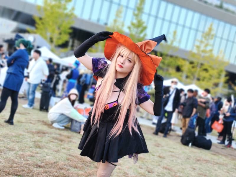 Halloween in Ikebukuro is a big hit with cosplay this year as well."Ike Hallo" is a place where cosplayers gather and enjoy interaction and parades...