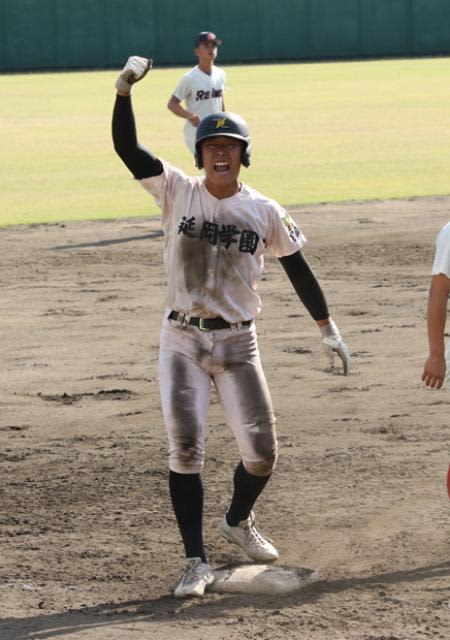 Come-from-behind victory for the school, Kyushu High School Baseball Day 2